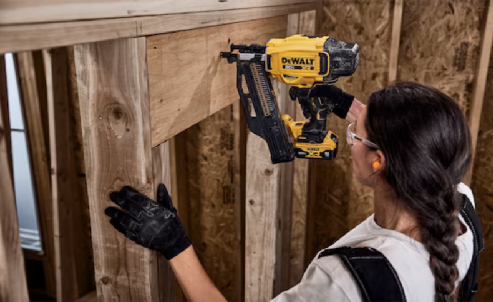 Clavadora de Bastidor 20V BRUSHLESS MAX XR 30° Dewalt